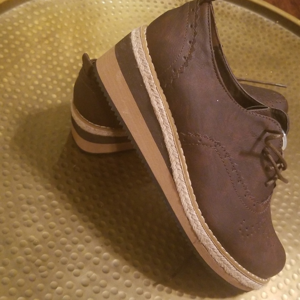 Brown wedge